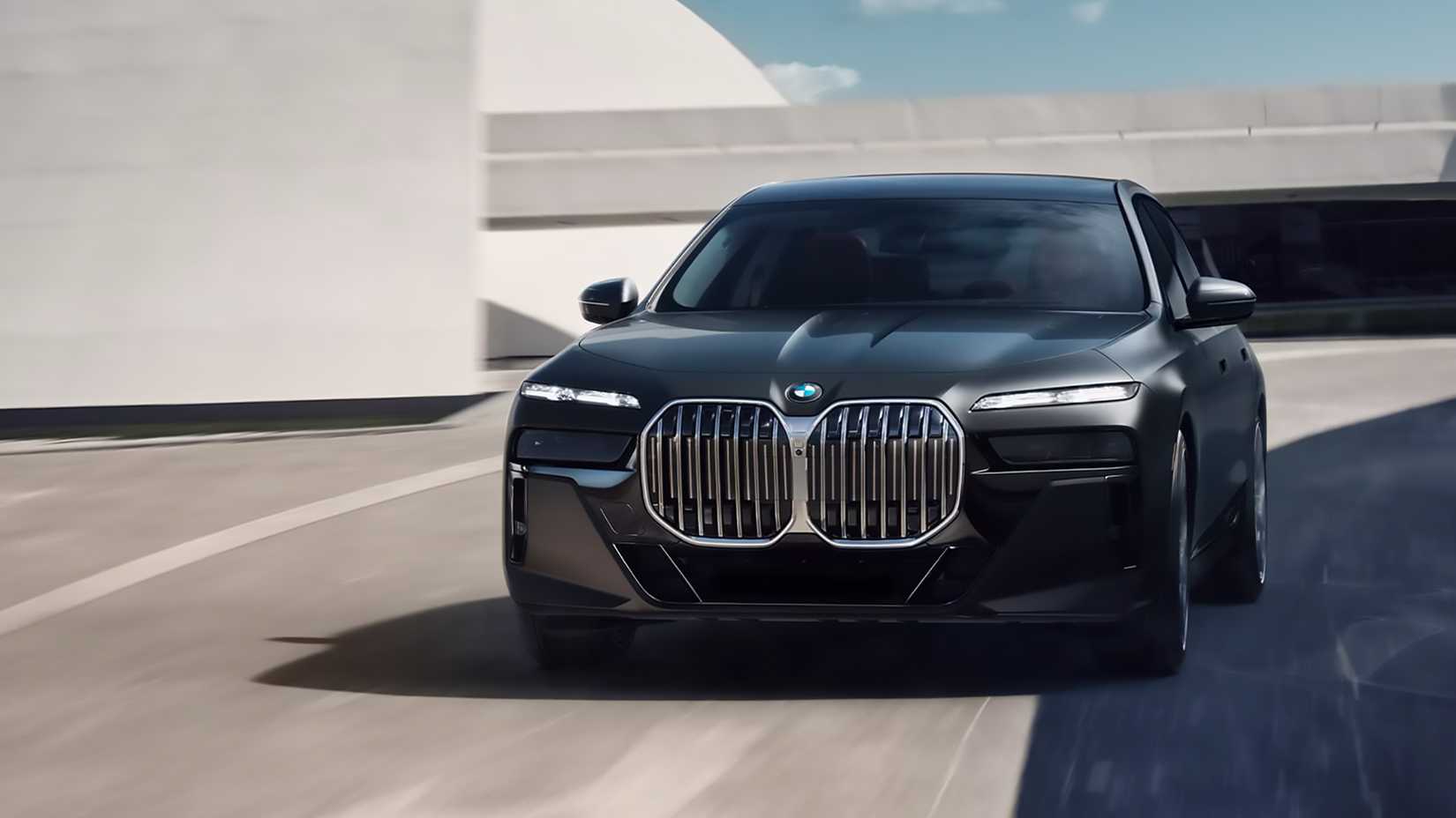 Un BMW Serie 7 2025 en negro mate