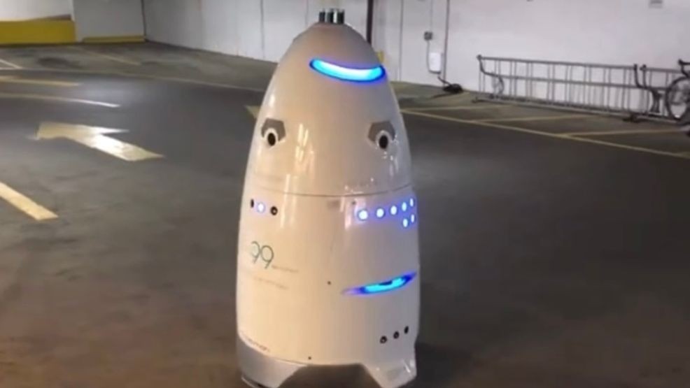 El condado de Montgomery, Maryland, está probando un robot de seguridad de cinco pies de altura llamado 