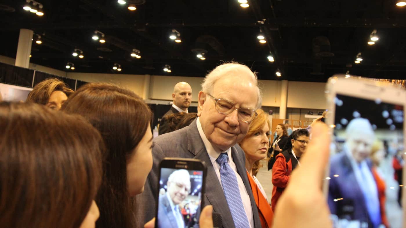 Fanáticos de Warren Buffett tomándose una foto