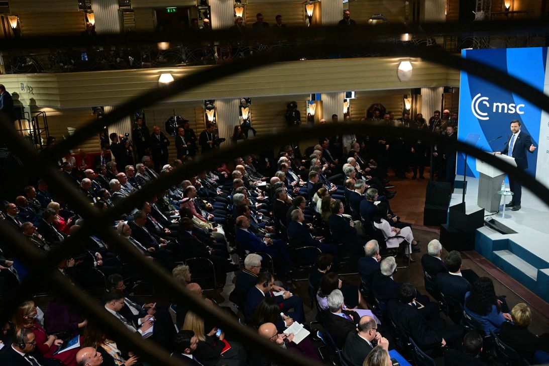 El vicepresidente estadounidense, JD Vance, pronuncia su discurso durante la 61ª Conferencia de Seguridad de Múnich en Munich, Alemania, el 14 de febrero de 2025.