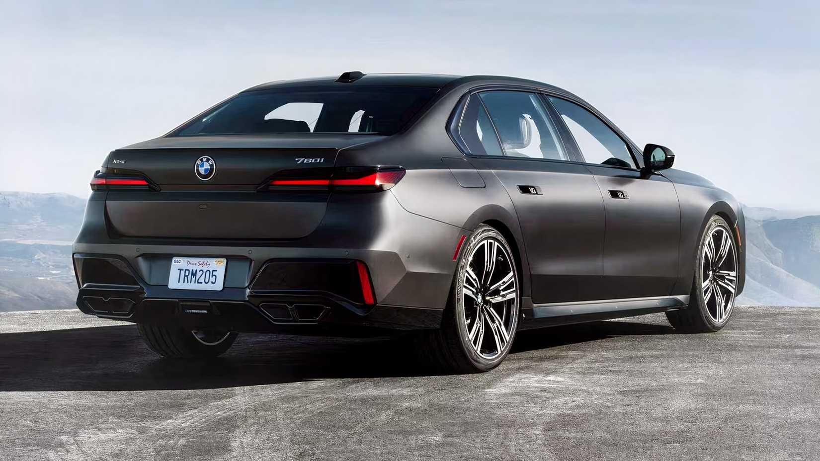 BMW Serie 7 2025 760i xDrive en gris estacionado