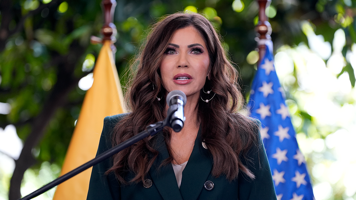Kristi Noem habla