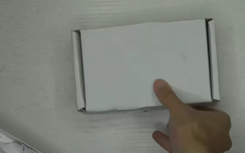 Un hombre compró el iPhone de Apple más barato y en