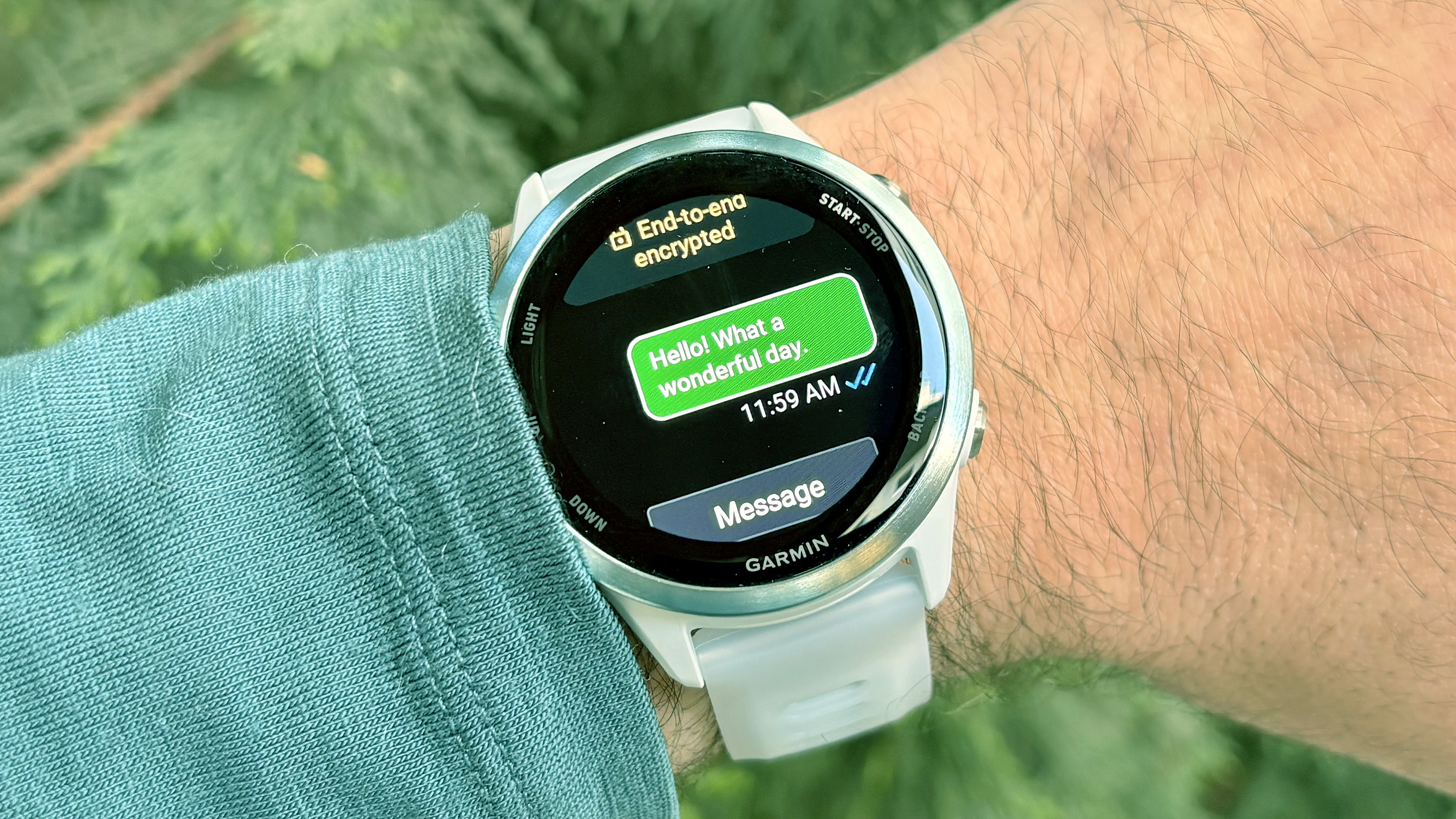 Garmin Forerunner 570 con respuesta de mensaje de WhatsApp